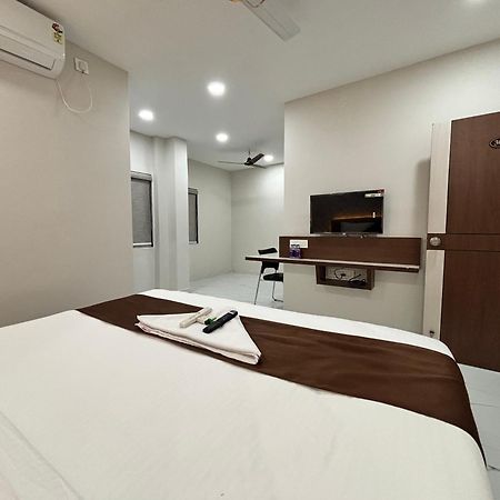 Hotel Mithra Grand Hyderabad Eksteriør bilde